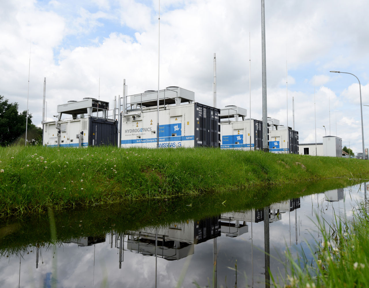 Partnering with DXC accelerated Uniper's digital transformation journey Uniper and DXC harness automation to power energy evolution | DXC Customer Story