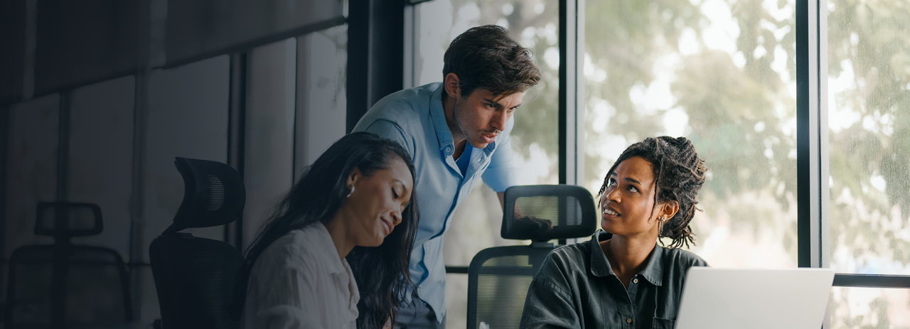 People in the meeting, representing technology and process debt reduce in Insurance | DXC Technology