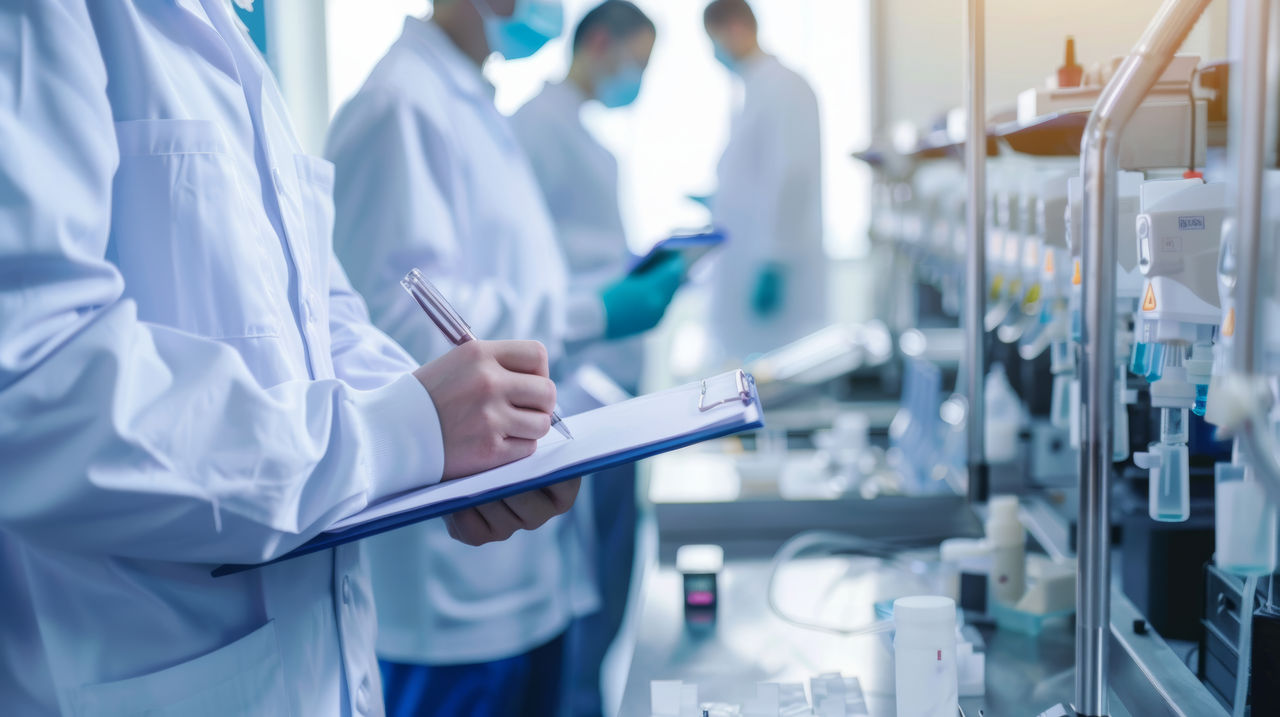 Medical pros researching in lab, AWS | DXC Technology